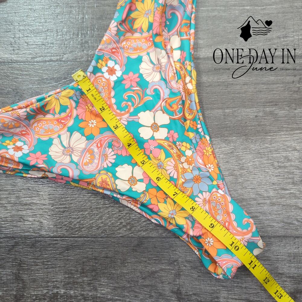 Charmo Knot Front Cheeky Bikini Swimsuit Size L - Picture 3 of 4
